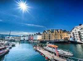 Ålesund Apartment with free parking, viešbutis šeimai Olesiunde