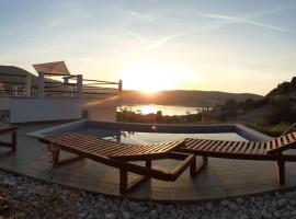 Vis - luxury holiday villa with swimming pool, cottage à Vis