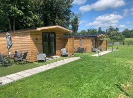 Mourne Meadow Cabins- Foxes Den, chalet i Castlewellan