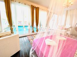 Exclusive Tropical Villa in Pyla, Larnaca - 2 min from CTO BEACH - Big Private Pool, location de vacances à Pýla