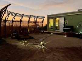 Rustic Farm meadow stay, hotel a Temecula