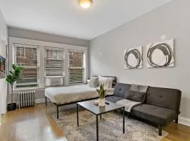 Stylish Studio Apartment in Portage Park - Pensacola 2N