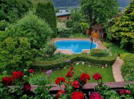 Haus Flora - Ferienwohnung Bodensdorf, hotel in Bodensdorf
