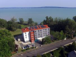 Beach Szálló Révfülöp, hotel in Révfülöp