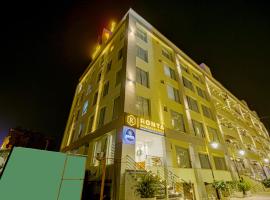 RONTA WORLD HOTELS，昌迪加爾的有停車位的飯店