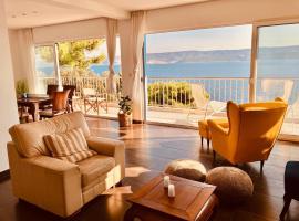 Blue Beach Villa with BBQ, Wifi and Stunning View, hotel en Čelina