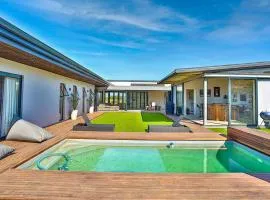Chaval Cave, 5 Bedroom 6 bathroom in Zululami Coastal Estate