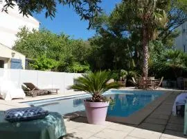 Maison jardin grande piscine , sortie bateau possible