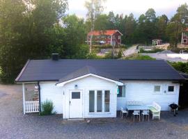 House. 80m2, near Lake, with car charge., sumarbústaður í Sommarbo