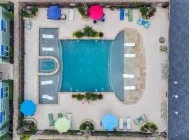 Luxury King w/Resort-style Pool, Wi-Fi & Parking