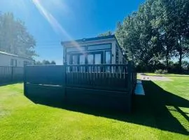 The Flamingo Lodge with Hot Tub