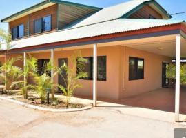 The Ningaloo breeze villa 5, хотел в Ексмут