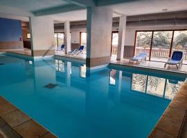 T2/3 6pers & pied des pistes & piscine chauffée, khách sạn ở Vars