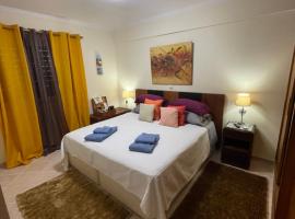 Casa #SerJo, hotell i São Brás de Alportel