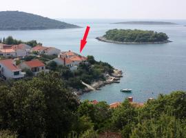 Apartments by the sea Maslinica, Solta - 774, hotel a Grohote