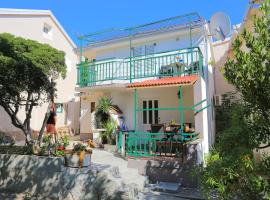 Holiday house with a parking space Brela, Makarska - 788, hotel di Brela