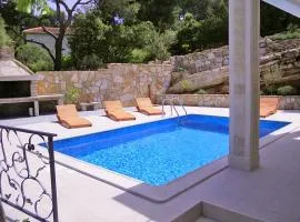 Seaside family friendly house with a swimming pool Puntinak, Brac - 767