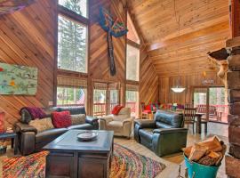 Angel Fire Cabin: Hot Tub, Fire Pit & Trail Access, hotell i Angel Fire