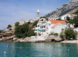 Apartments by the sea Pisak, Omis - 1001, hotel a Pisak