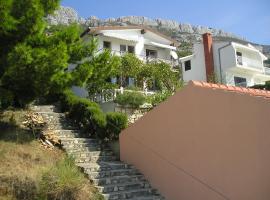 Apartments with parking space Pisak, Omis - 1009