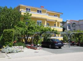 Apartments with parking space Baska, Krk - 18716, hotel em Baska