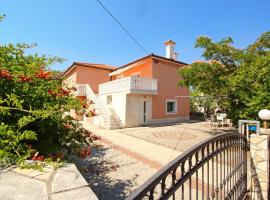 Apartments with parking space Silo, Krk - 18751, hotel em Šilo