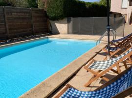 IRON MAN offer a villa located right on the river, hotel en Bellerive-sur-Allier
