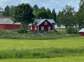 2 charmiga semesterhus i Värmland nära sjön, holiday rental sa Borgvik