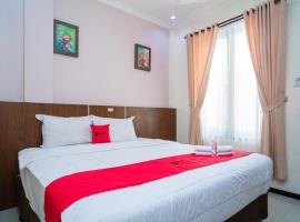 RedDoorz Plus Syariah @ Jalan Dokter Wahidin Bojonegoro, Hotel in Bojonegoro