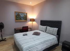 Comfy Fenia Stay, hotel di London