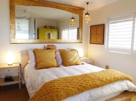 Dolphin Inn Guesthouse