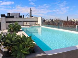 Lugar ideal con pileta , mucha vida alrededor, hotel cerca de Estación Coghlan, Buenos Aires