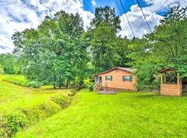 Grand Murphy Cabin with Fire Pit and Game Room!