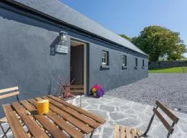 Coach House Cottage on the shores of Lough Corrib