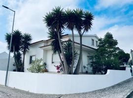 Casa do Canto - Uma casa no campo, perto da praia., hotel en Óbidos