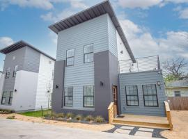 BRAND NEW 8 Stylish 3BR Near Exciting Downtown, apartment in San Antonio