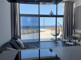 Beach front Apartments 2-3-4, hotel with parking in (( Elaiónas ))