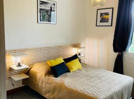 Studio COSY avec parking et wifi gratuit, lägenhet i Bagnoles de l'Orne