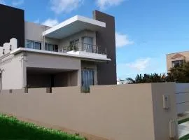 ISLAND RESIDENCE Plaisance - Mauritius - Villa with Private Pool - 15718、プレンヌ・マニェンのバケーションレンタル