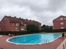 Ático La Canal, hotel com piscina em Santa Cruz de Bezana