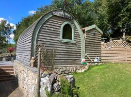 Robins Nest glamping pod North Wales, hotel in Mold