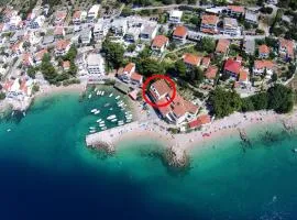 Apartments by the sea Pisak, Omis - 1070