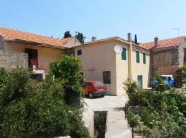 Apartments with parking space Vrisnik, Hvar - 4051