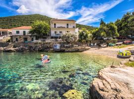 Apartments by the sea Cove Zarace - Gdinj, Hvar - 2047, ξενοδοχείο σε Gdinj