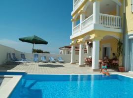 Rooms with a swimming pool Peroj, Fazana - 2235, guest house in Peroj