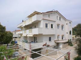 Apartments by the sea Mandre, Pag - 4098, hotel en Mandre