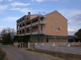 Apartments and rooms with parking space Biograd na Moru, Biograd - 4305, hotel in Biograd na Moru