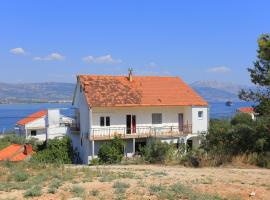 Apartments and rooms by the sea Arbanija, Ciovo - 1125, guest house di Trogir