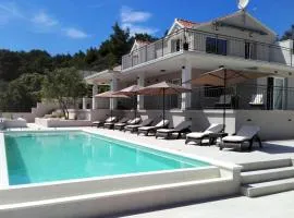 Seaside apartments with a swimming pool Mudri Dolac, Hvar - 4050