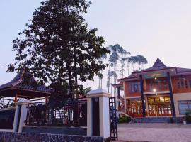 Villa Cempaka Pangalengan، فندق مع موقف سيارات في Cibeureum